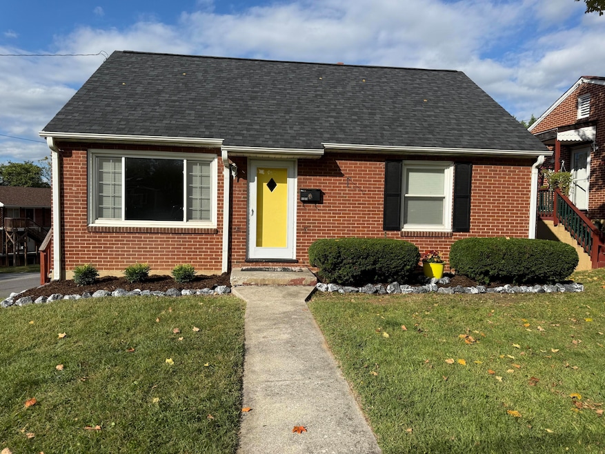 2351 Berkley Ave SW, Roanoke, VA 24015 - photo 1