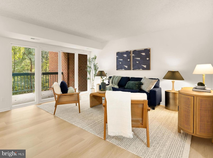 11833 Shire Ct unit 21B, Reston, VA 20191 - photo 1