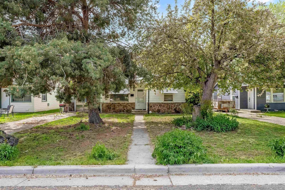 511 Banner St, Nampa, ID 83686 - photo 1