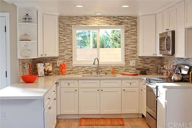 New stainless stove, microwave and range hood comb