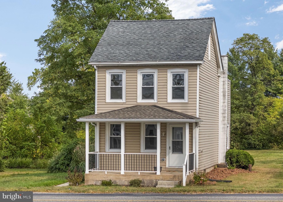 1030 S Hanover St, Pottstown, PA 19465 - photo 1