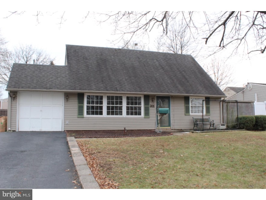201 Cobalt Ridge Dr S, Levittown, PA 19057 - photo 1