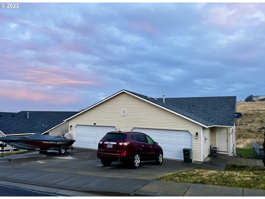 913 SW Nye Ave, Pendleton, OR 97801 - photo 1