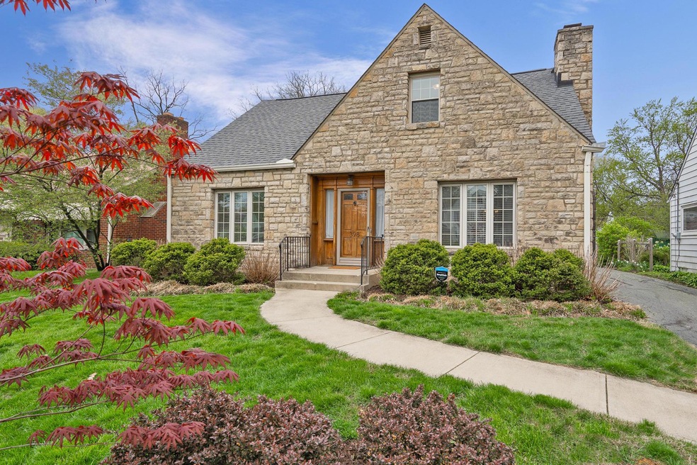 398 E Torrence Rd, Columbus, OH 43214 - photo 1