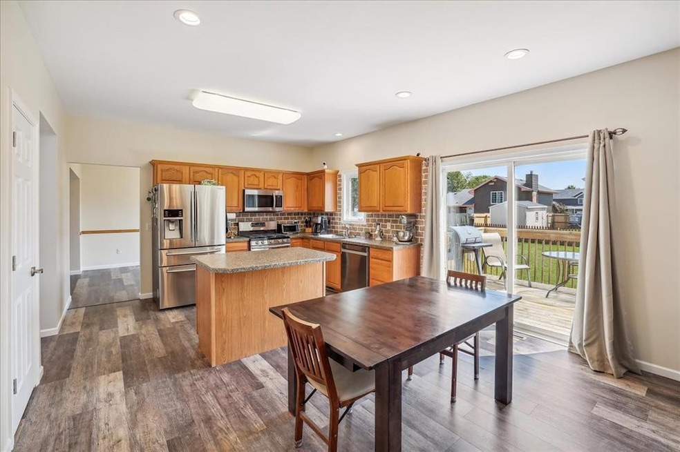 5417 NW 92nd St, Johnston, IA 50131 - photo 1