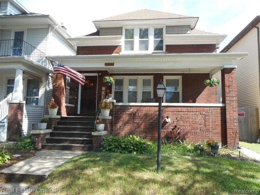 1102 Wayburn St, Grosse Pointe, MI 48230 - photo 1