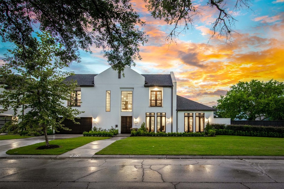 1033 Fisher St, Houston, TX 77018 - photo 1