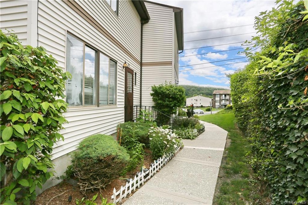 526 Country Club Ln unit 526, Pomona, NY 10970 - photo 1