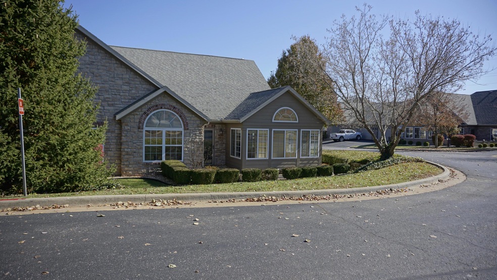 800 E Kings Mead Cir unit 2, Nixa, MO 65714 - photo 1