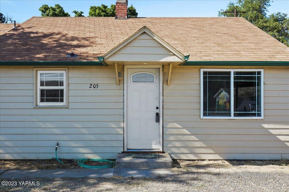 01-205 W Ahtanum Rd-03