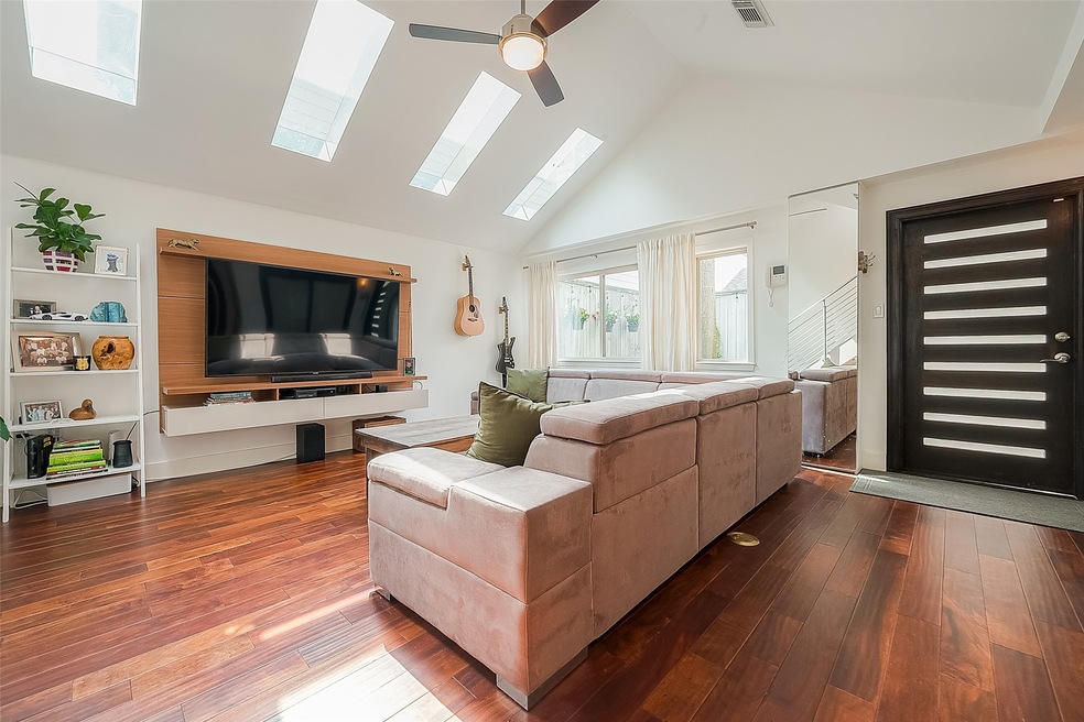 1735 Indiana St, Houston, TX 77006 - photo 1