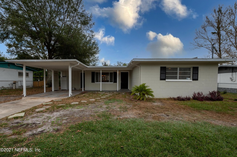 7521 Strato Rd, Jacksonville, FL 32210 - photo 1