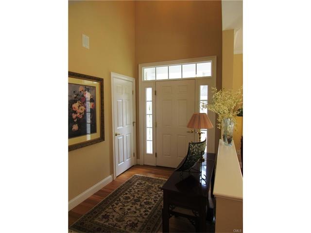 15 Crestview Ln unit 15, Danbury, CT 06810 - photo 1