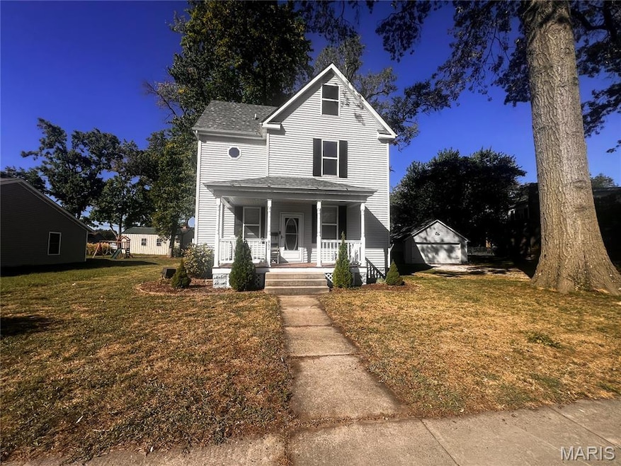 951 10th St, Carlyle, IL 62231 - photo 1