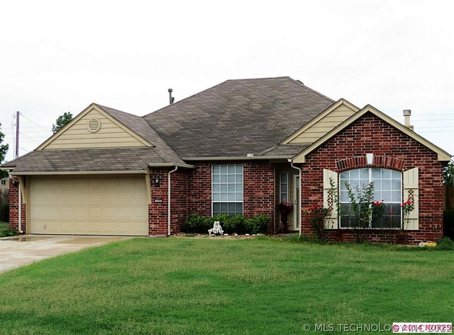 Full Brick Home In Amazing Cu de sac.