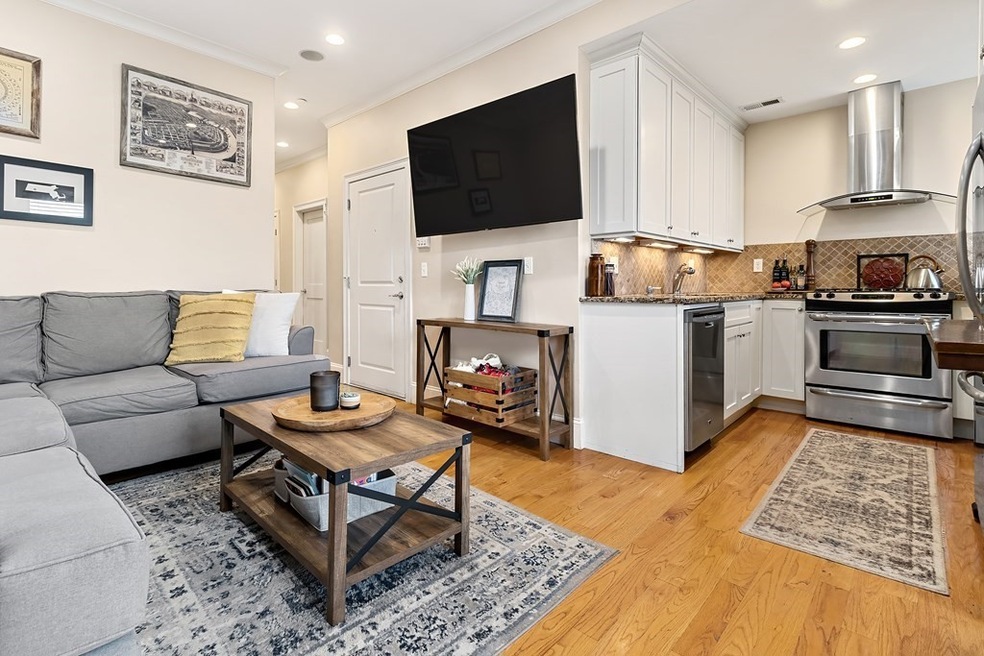 180 W 7th St unit 2, Boston, MA 02127 - photo 1