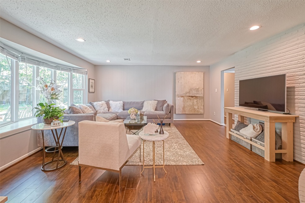 13914 Saint Marys Ln, Houston, TX 77079 - photo 1