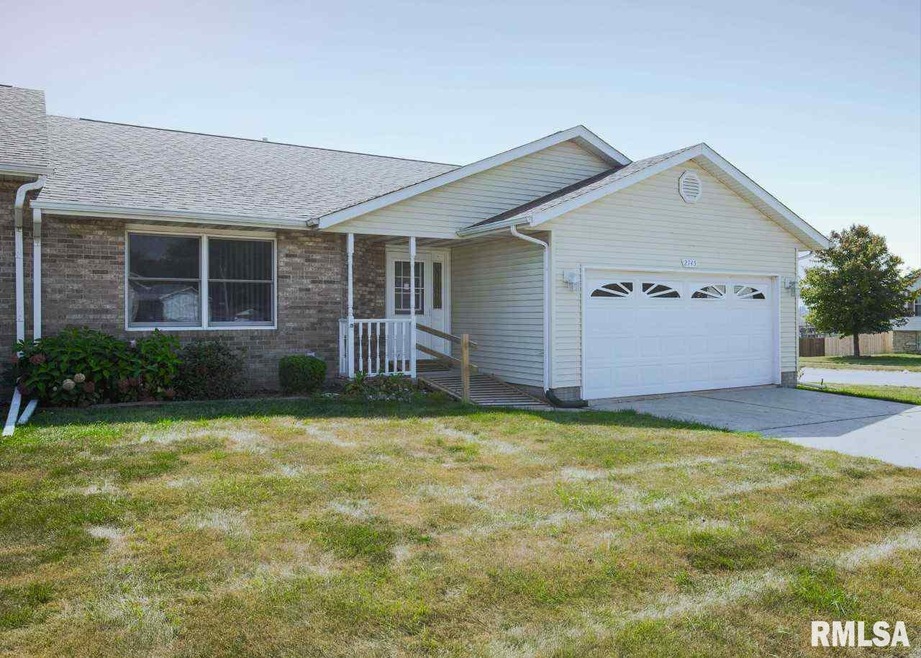 2745 Linwood Ct unit 1, Davenport, IA 52806 - photo 1