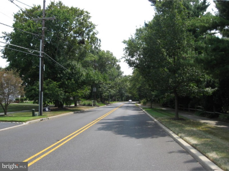 615 New Albany Rd, Moorestown, NJ 08057 - photo 1