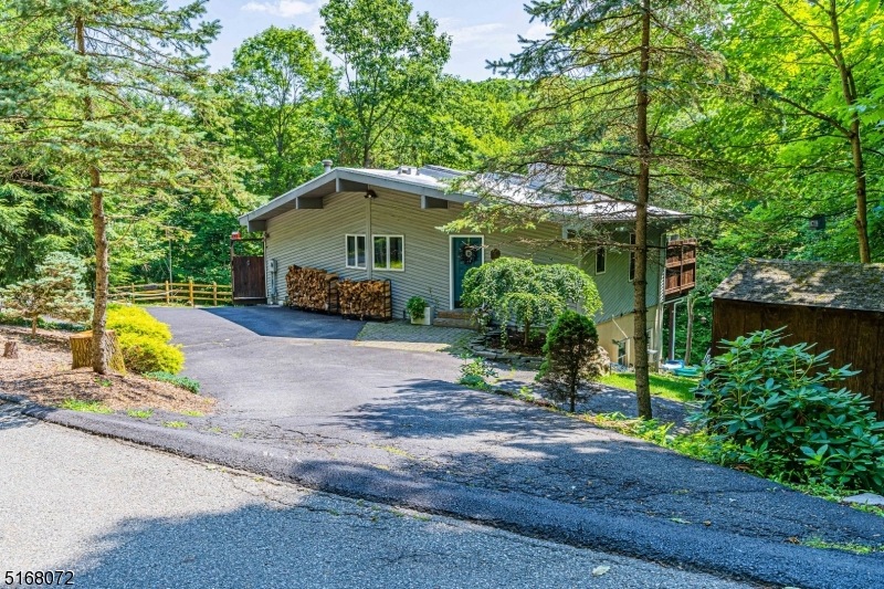 14 Tecumseh Ridge, Jefferson Twp., NJ 07849 - photo 1