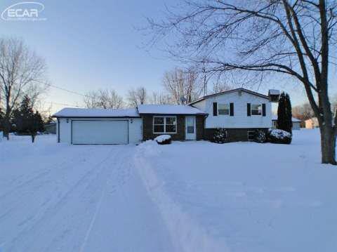 6023 Hill Rd, Swartz Creek, MI 48473 - photo 1