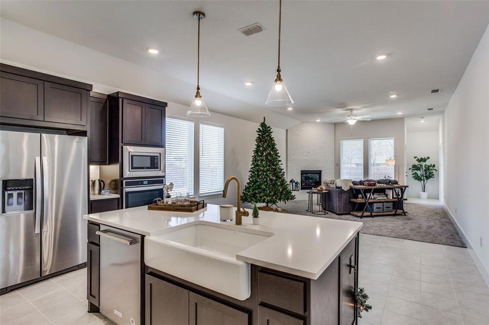 6816 Switchback Trail, North Richland Hills, TX 76182 - photo 1