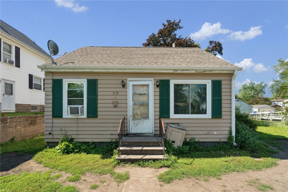 1121 15th Ave SW, Cedar Rapids, IA 52404 - photo 1