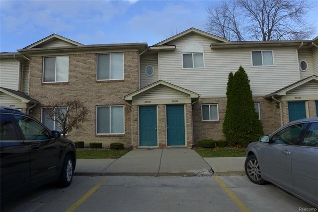 30358 Wedgewood Cir unit 11, Roseville, MI 48066 - photo 1