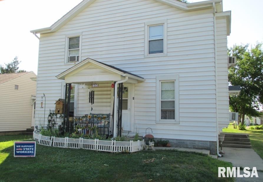 806 N Hamilton St, Lincoln, IL 62656 - photo 1