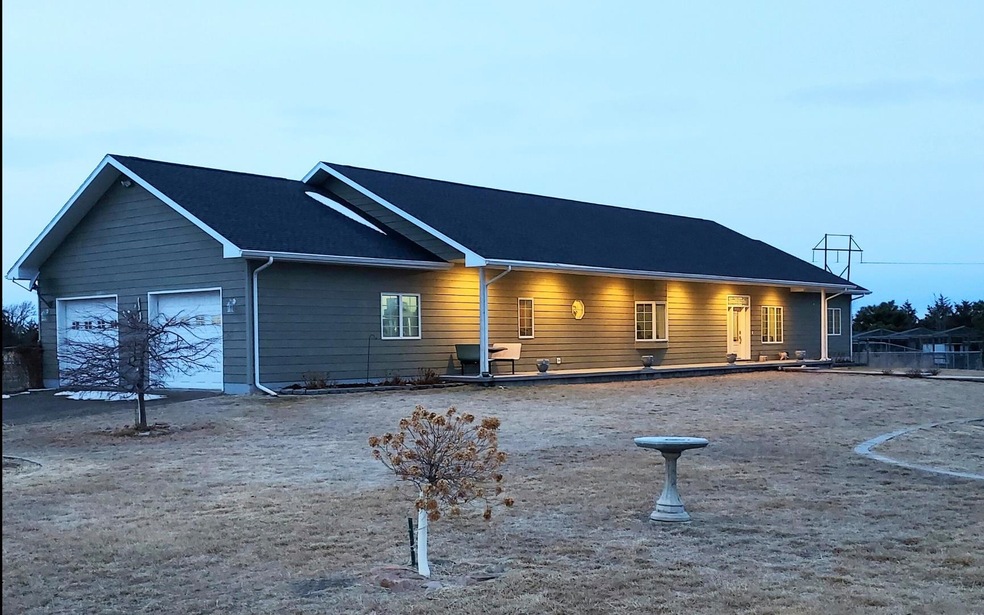 6380 SW Ridgecrest Cir, North Platte, NE 69101 - photo 1