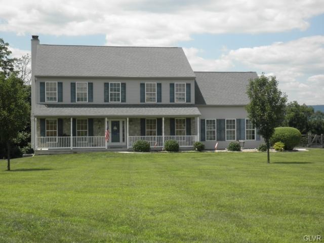 4616 Magellan Dr, Walnutport, PA 18088 - photo 1