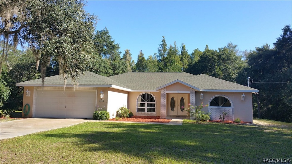 FRONT VIEW of this large family home built in 2006
