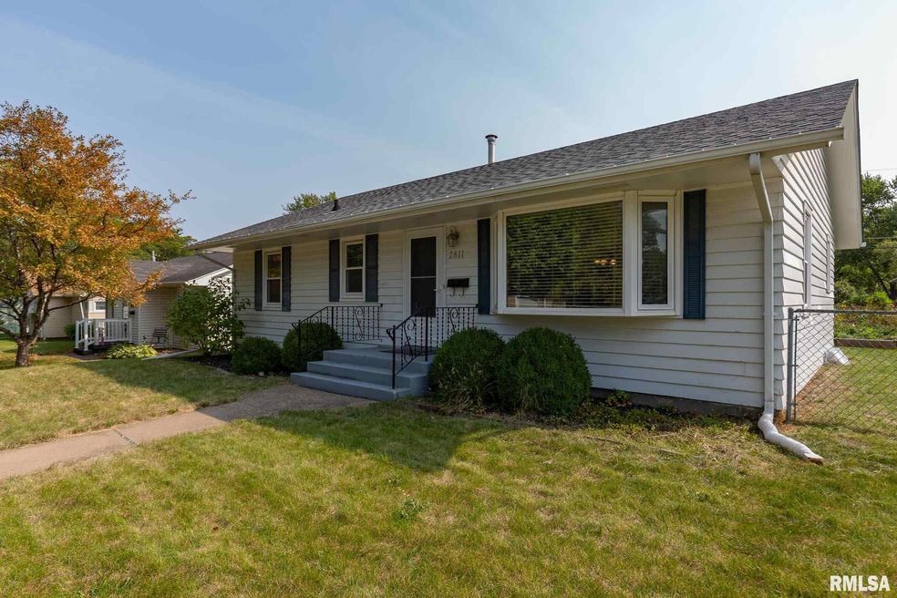2811 Washington St, Davenport, IA 52804 - photo 1