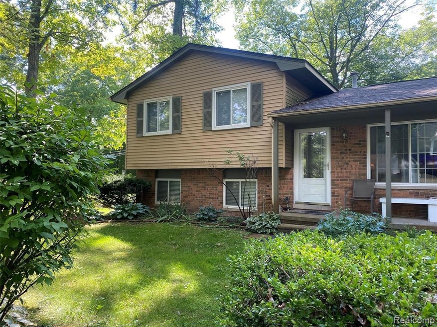 3600 Woodview Ave, West Bloomfield, MI 48324 - photo 1