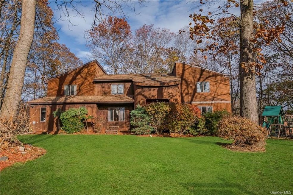 8 Henry Ct, Suffern, NY 10901 - photo 1