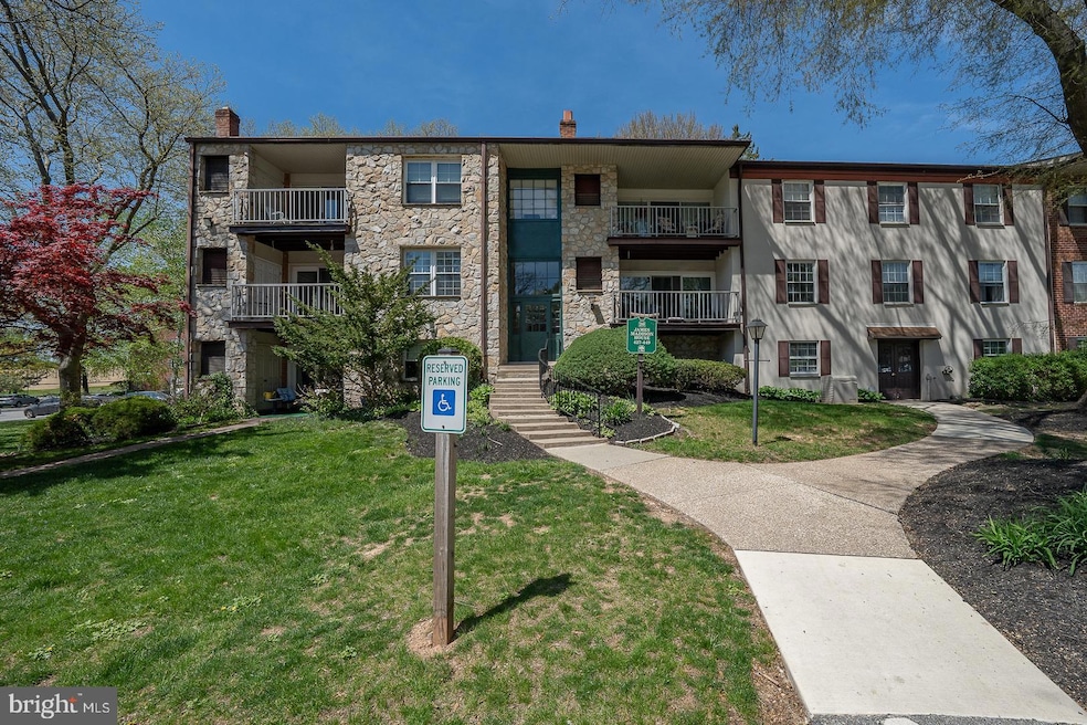 441 Drummers Ln unit 441, Wayne, PA 19087 - photo 1