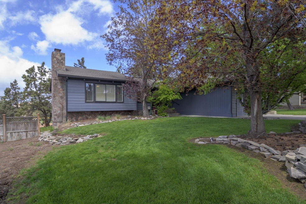 1763 SW Parkway Dr, Redmond, OR 97756 - photo 1