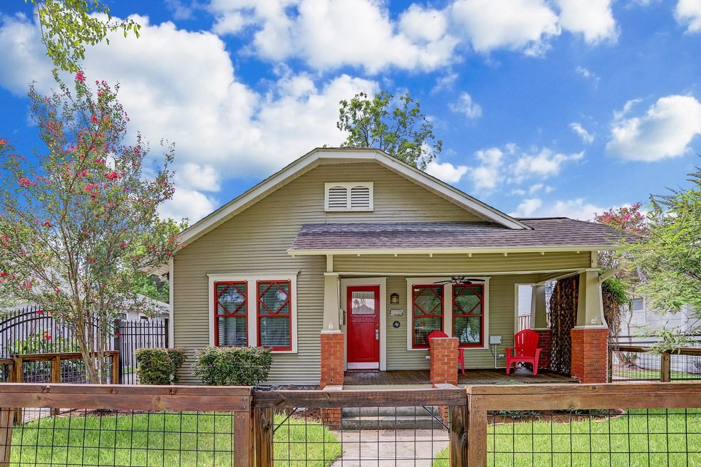 1132 Dunbar St, Houston, TX 77009 - photo 1