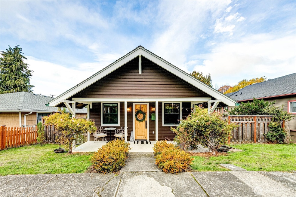 917 E 9th St, Port Angeles, WA 98362 - photo 1