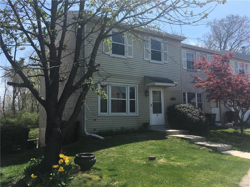 19 Eisenhower Cir, Whitehall, PA 18052 - photo 1