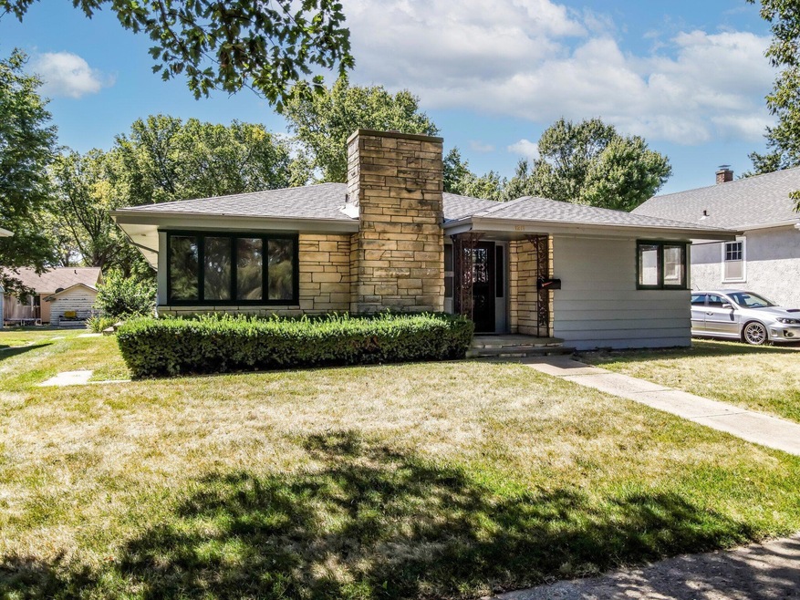 1211 Grand Front