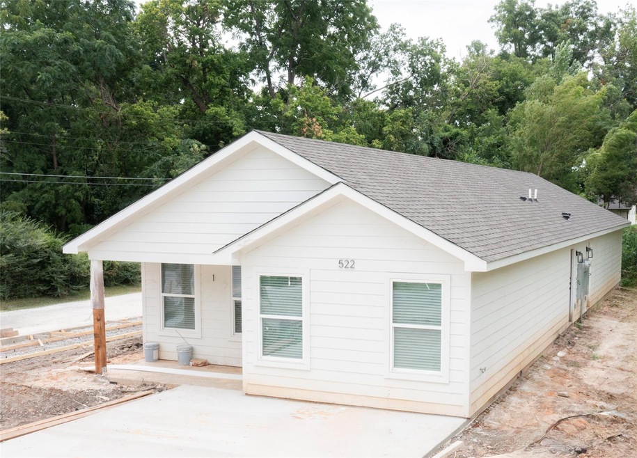 522 E 5th St, Bonham, TX 75418 - photo 1