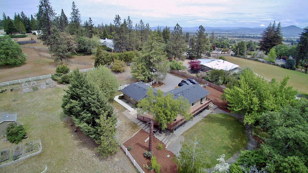 3583 Ross Ln, Central Point, OR 97502 - photo 1