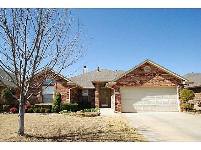 601 Loyd Ln, Moore, OK 73160 - photo 1