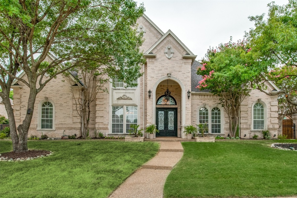 Stately home in a fabulous neighborhood!