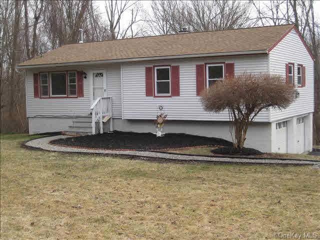 10 Overlook Dr, Pawling, NY 12564 - photo 1