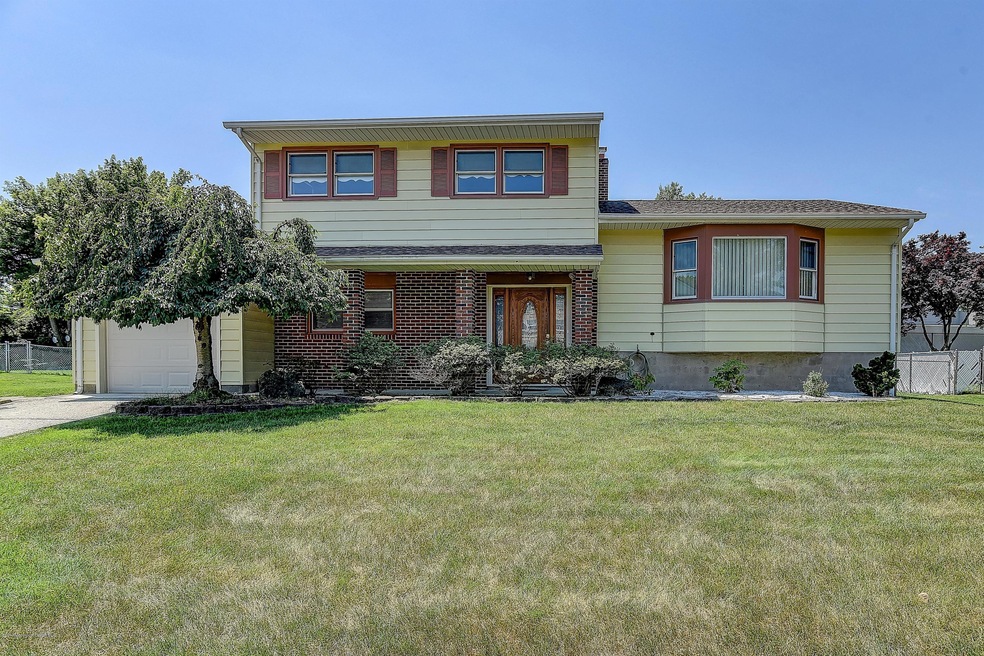 001_Front View