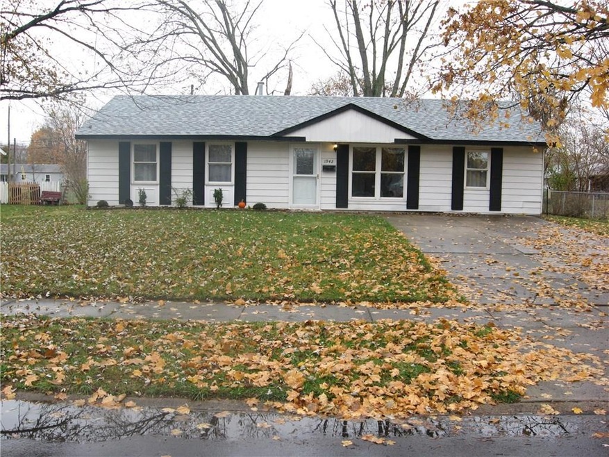 Front - Nice 3 Bedroom home with Living Room and Family Room