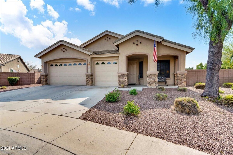 04-4Front of home