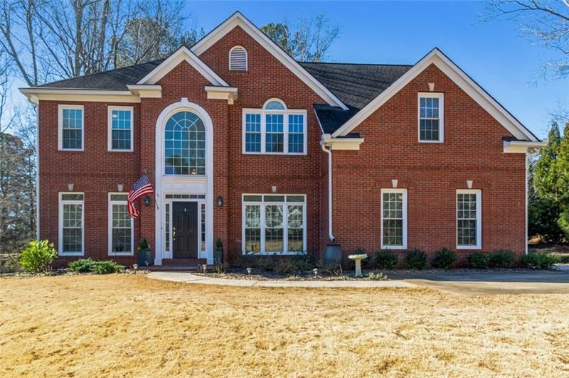 Beautiful traditional home in s/t n'hood. 3 sides 